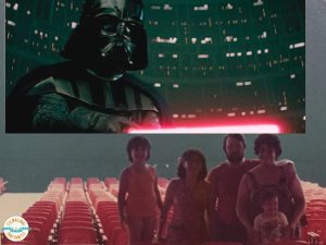La bambina a sinistra sono io, nell'anno dell'uscita al cinema di Star Wars V - L'impero colpisce ancoraNella foto eravamo all'interno del cinema arena Kristal insieme a mia mamma (accanto a me) e ai parenti francesi venuti in vacanza in Italia